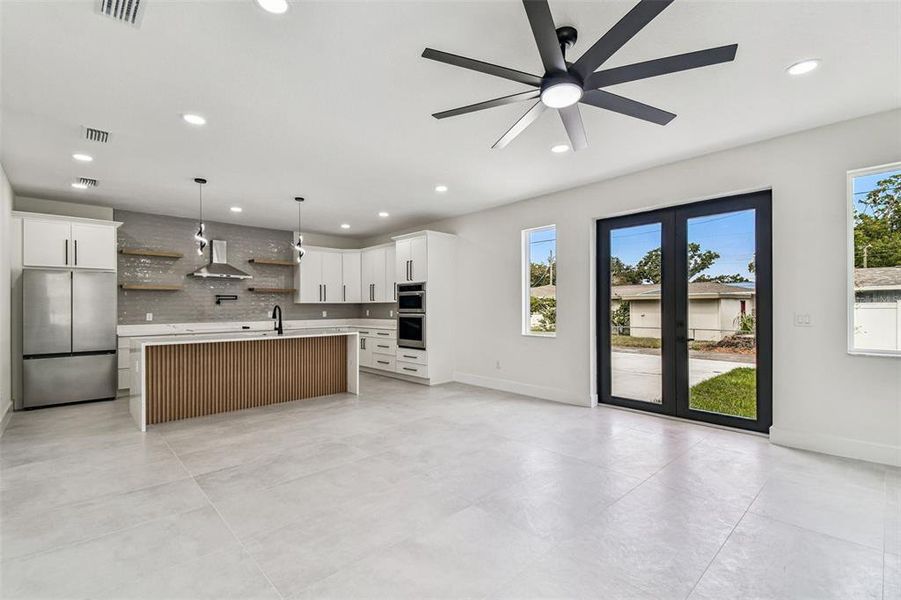 Spacious, unfurnished interior of a new home in , Tampa (Image 29).