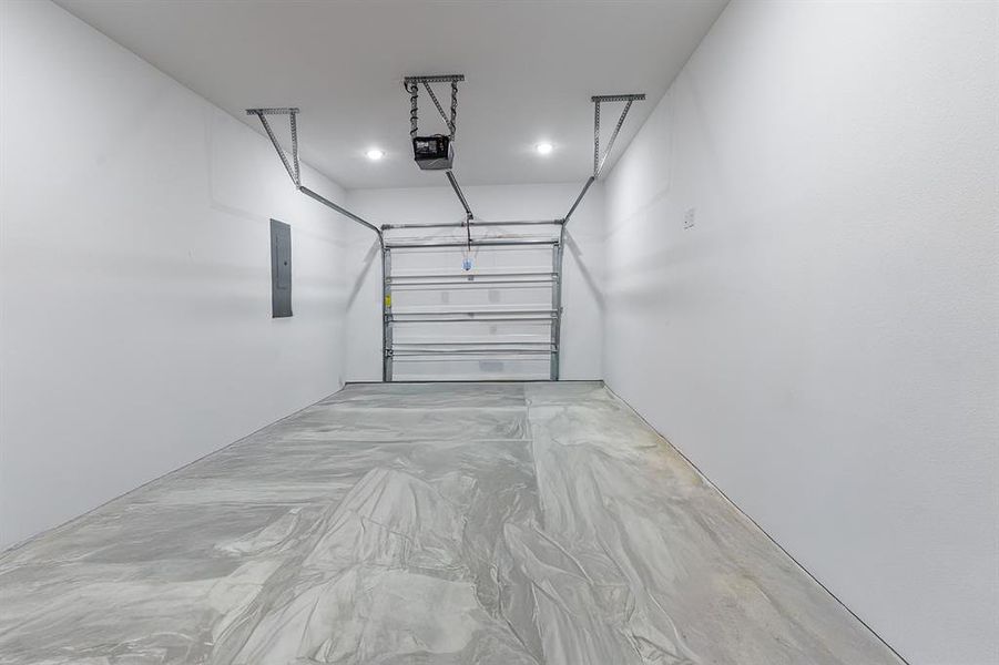 Spacious, unfurnished interior of a new home in , Dallas (Image 18).