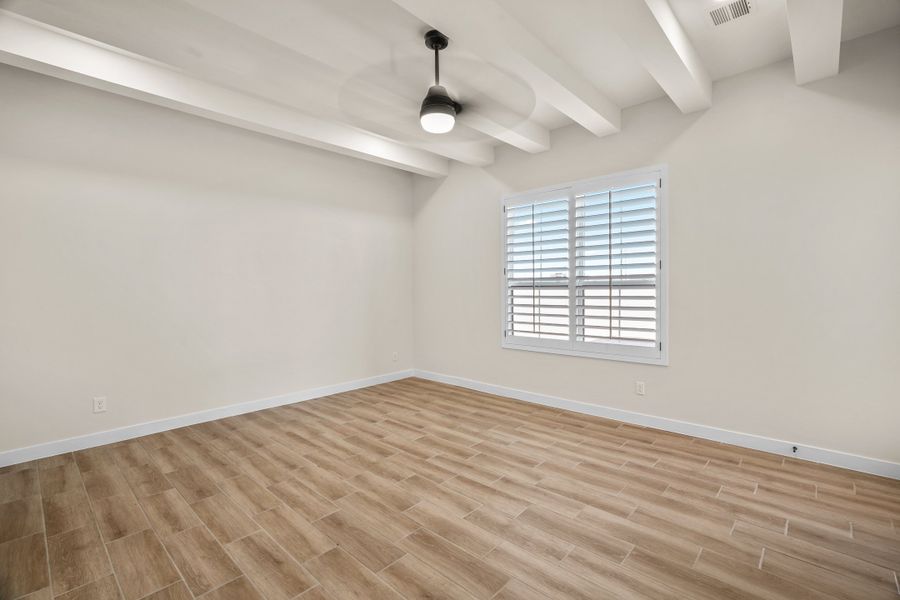 Spacious, unfurnished interior of a new home in Verdancia, El Paso (Image 32).
