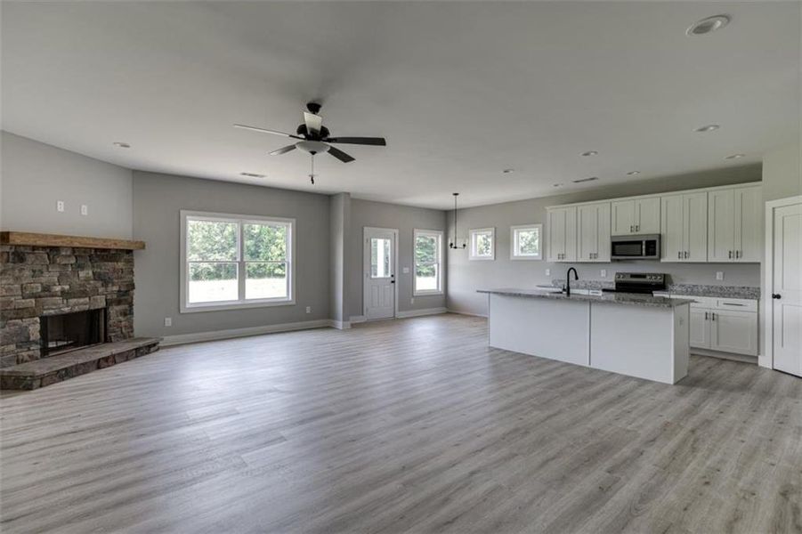 Spacious, unfurnished interior of a new home in , Hartwell (Image 15).
