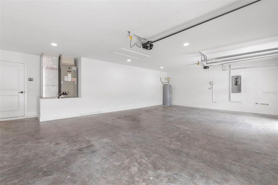 Spacious, unfurnished interior of a new home in , Palm Coast (Image 57).