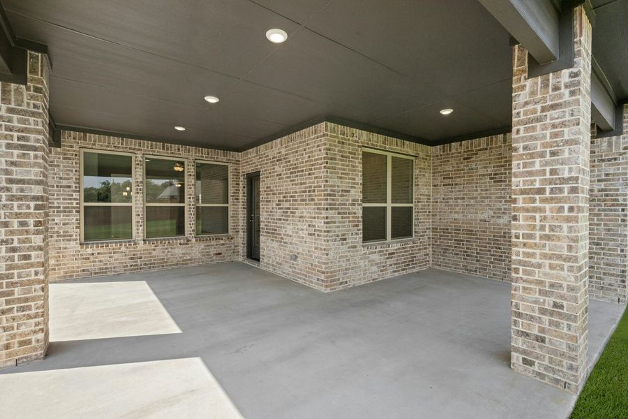 Exterior details and patio area of a home in Stone Eagle, Azle (Image 3).