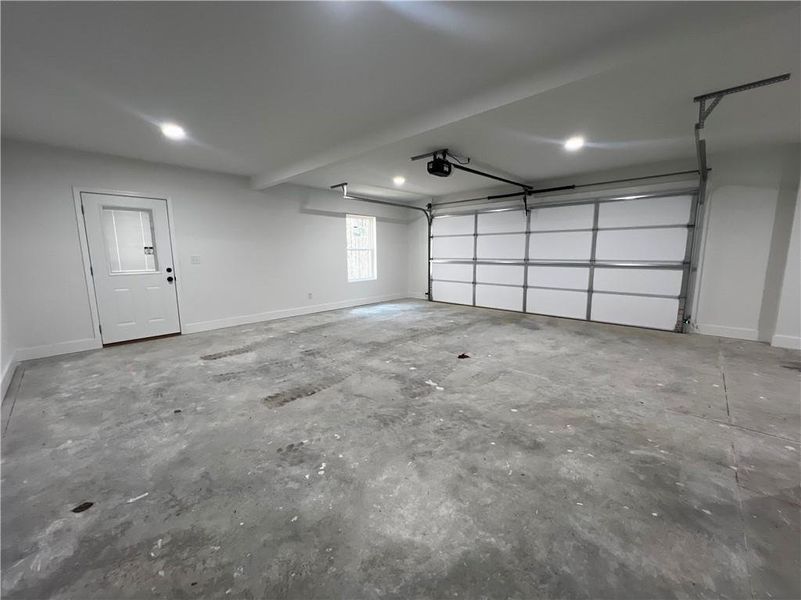 Spacious, unfurnished interior of a new home in , Calhoun (Image 27).