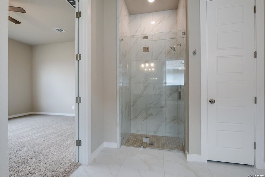 Spacious, unfurnished interior of a new home in The Crossvine, Schertz (Image 8).