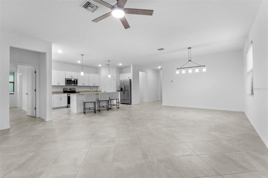 Spacious, unfurnished interior of a new home in , Port Charlotte (Image 20).