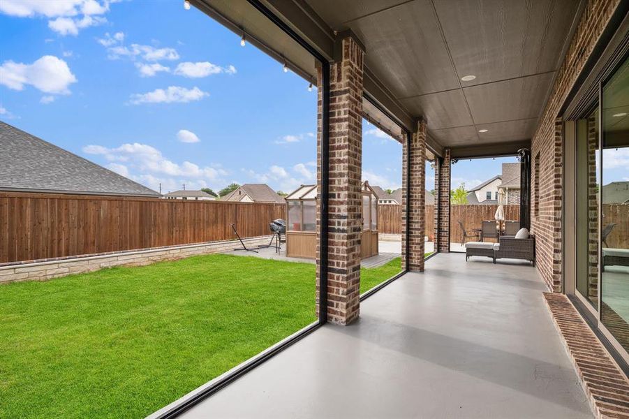 Exterior details and patio area of a home in , Van Alstyne (Image 4).