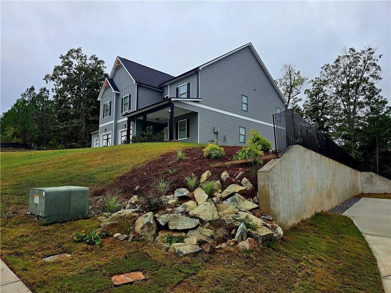 Exterior details and patio area of a home in Silvercrest Lakes, Acworth (Image 3).