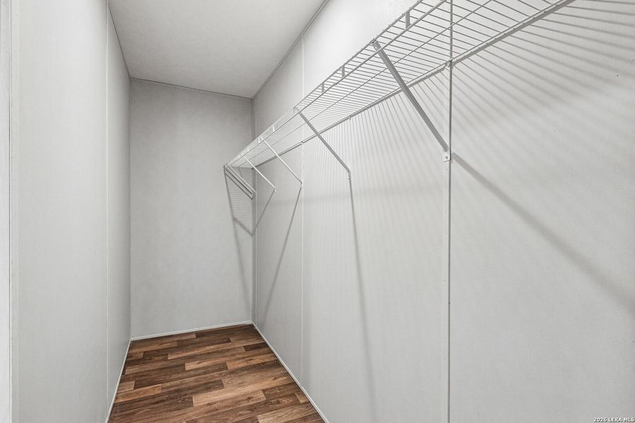 Spacious, unfurnished interior of a new home in , Hondo (Image 23).