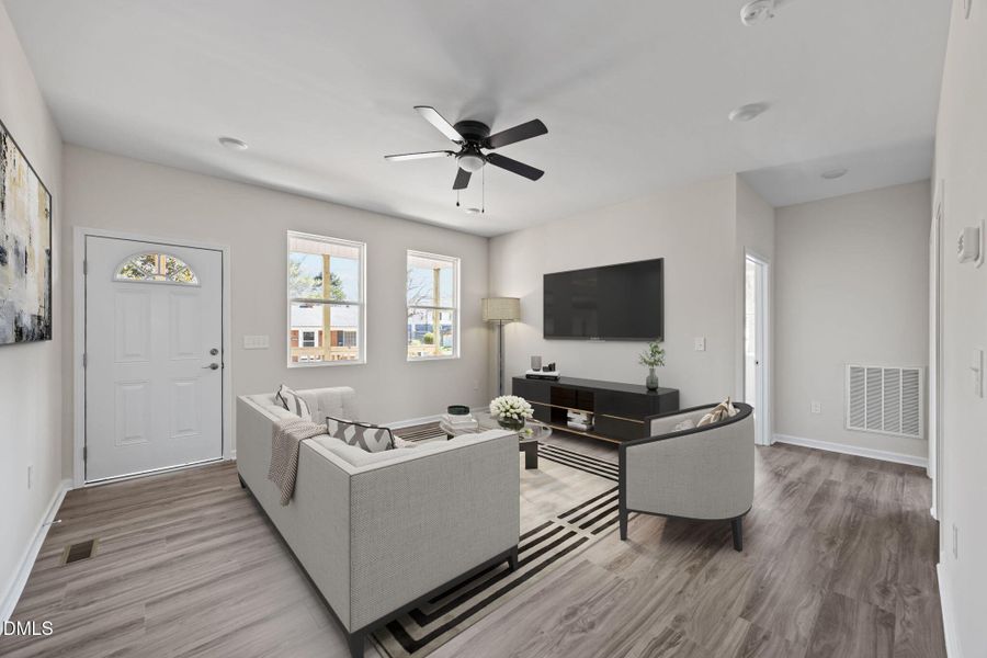 4-web-or-mls-Living Room003