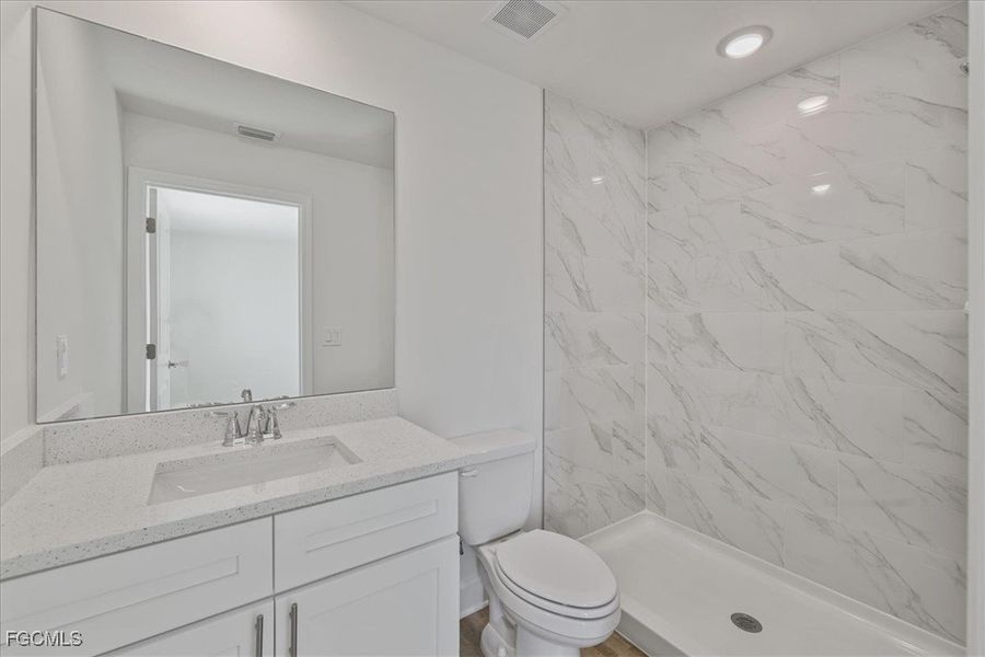 Furnished interior view inside a new home in Cape Coral, Cape Coral (Image 15).