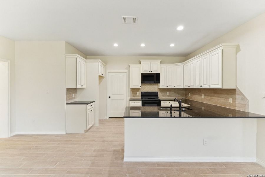 Furnished interior view inside a new home in , Seguin (Image 5).