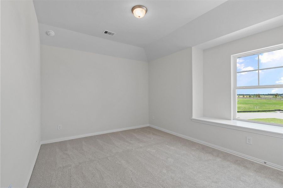 Spacious, unfurnished interior of a new home in Creekhaven, Iowa Colony (Image 20). Spacious, unfurnished interior of a new home in Creekhaven, Iowa Colony (Image 20).
