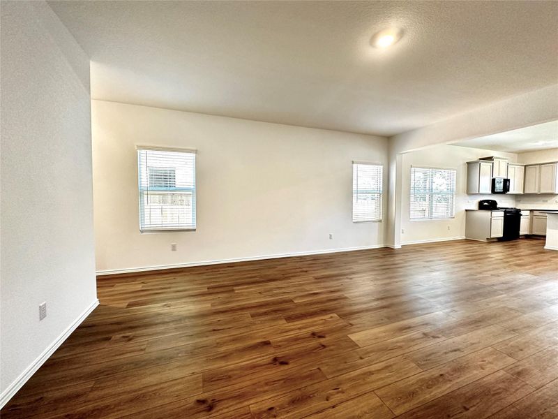 Spacious, unfurnished interior of a new home in The Colony: Ridgepointe and Claremont Collections, Bastrop (Image 17).