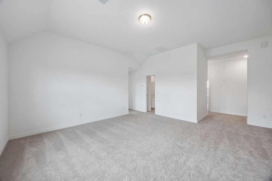 Spacious, unfurnished interior of a new home in Austin Point, Richmond (Image 15).