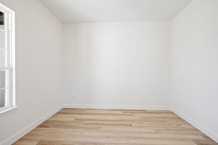 Spacious, unfurnished interior of a new home in Edgewater, Fate (Image 19).