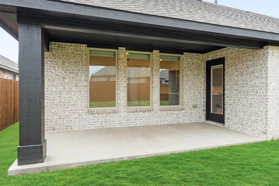 Exterior details and patio area of a home in Star Ranch, Godley (Image 20).