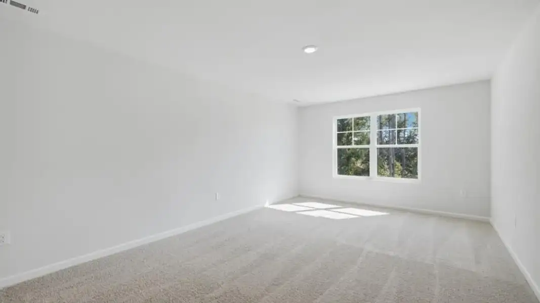 Spacious, unfurnished interior of a new home in Hughes Court, Dawsonville (Image 15).