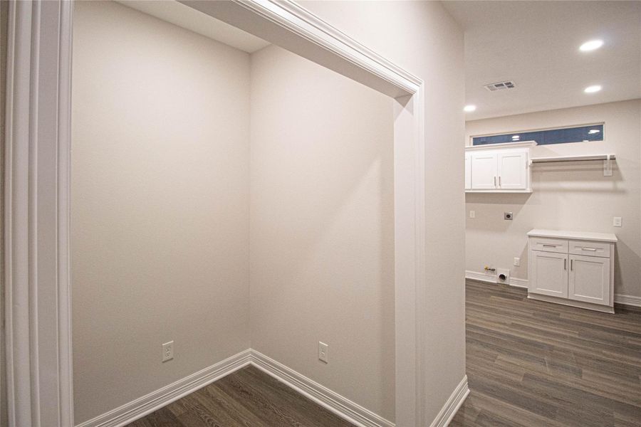 Spacious, unfurnished interior of a new home in , Livingston (Image 29).