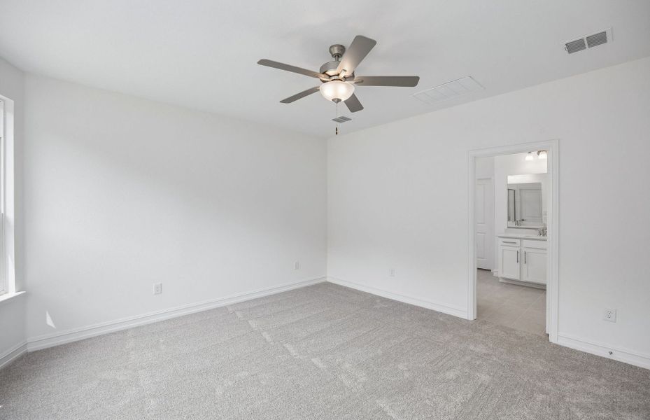 Spacious, unfurnished interior of a new home in Wilson Creek Meadows, Celina (Image 22).