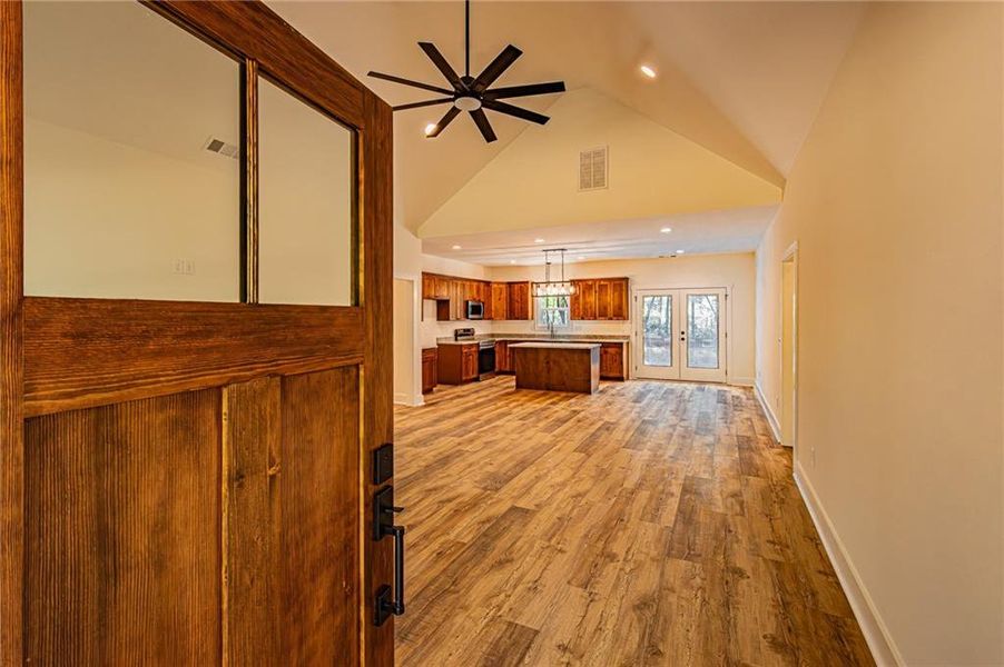 Spacious, unfurnished interior of a new home in , Dawsonville (Image 19).