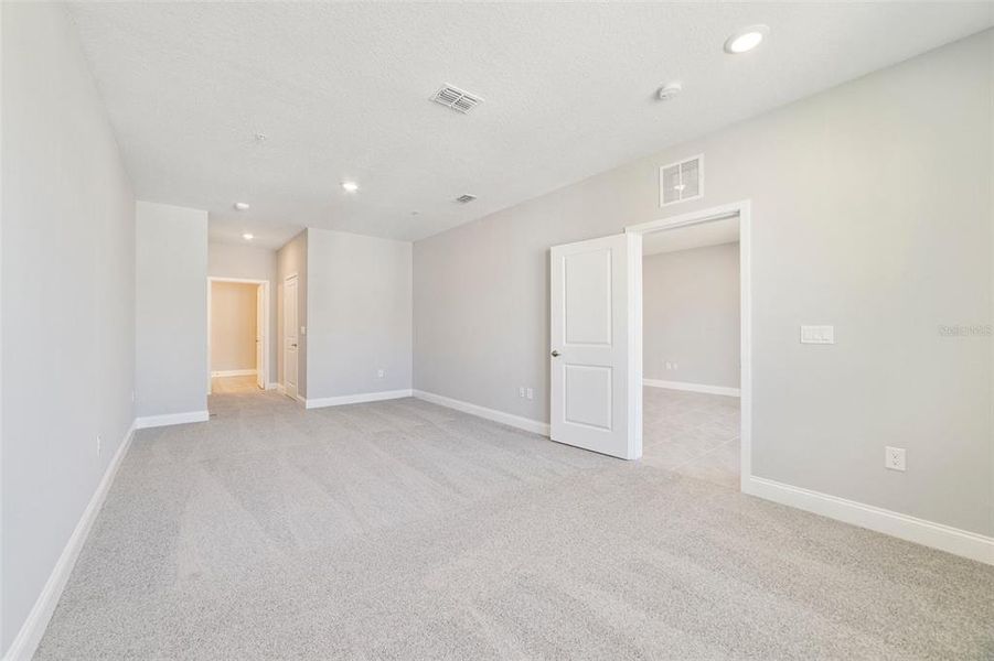 Spacious, unfurnished interior of a new home in Gatherings® of Lake Nona, Orlando (Image 21).