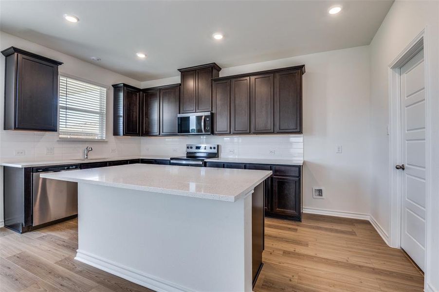 Furnished interior view inside a new home in Cottonwood Creek, Seagoville (Image 9).