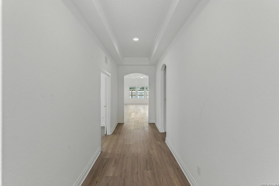 Spacious, unfurnished interior of a new home in Nopal Valley, San Antonio (Image 23).