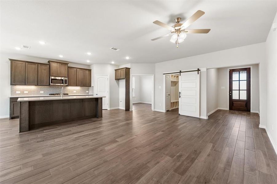 Spacious, unfurnished interior of a new home in Morningstar, Aledo (Image 27).