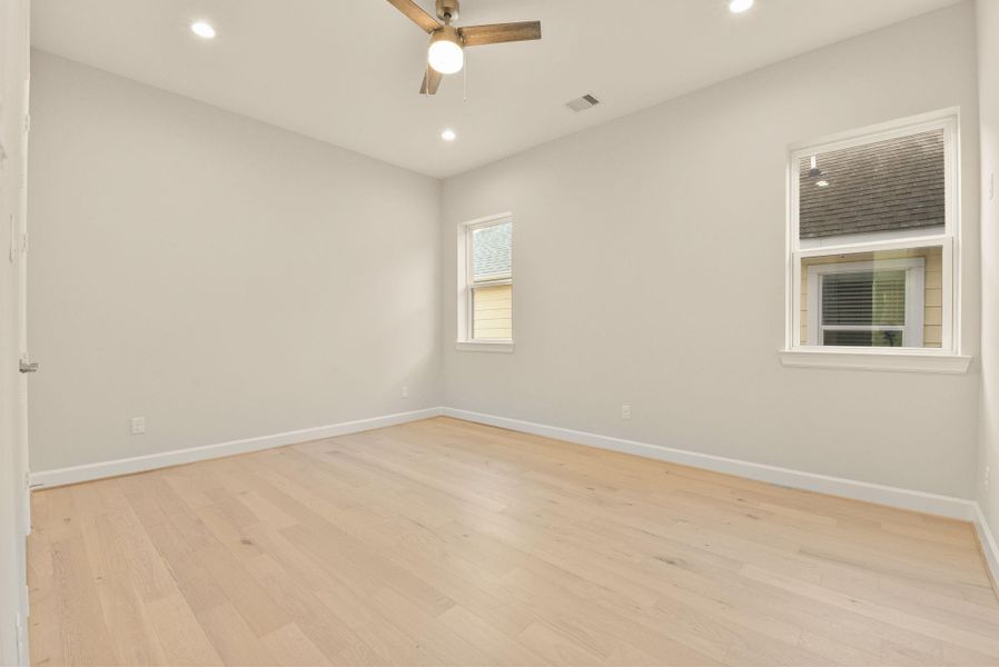 Spacious, unfurnished interior of a new home in , Houston (Image 24).