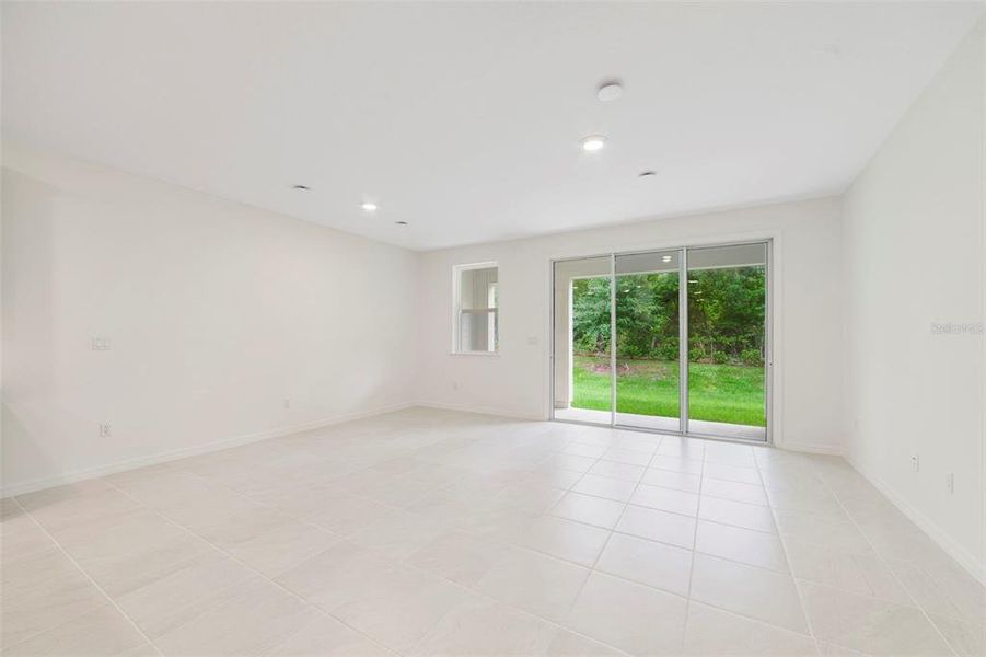 Spacious, unfurnished interior of a new home in Towns at Greenleaf, Oviedo (Image 24).