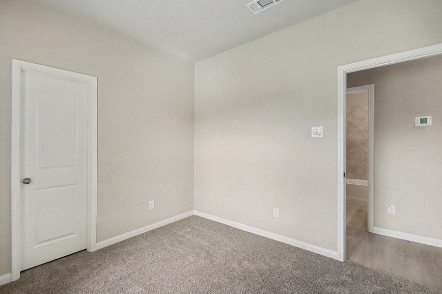 Spacious, unfurnished interior of a new home in Columbia Lakes, West Columbia (Image 25).