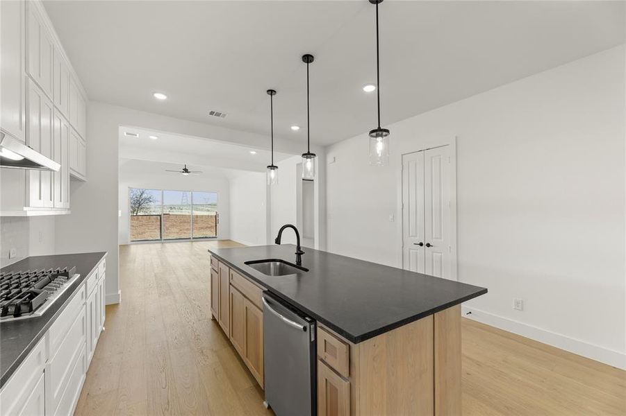 8_09. 752 Wilderness - Kitchen (4)