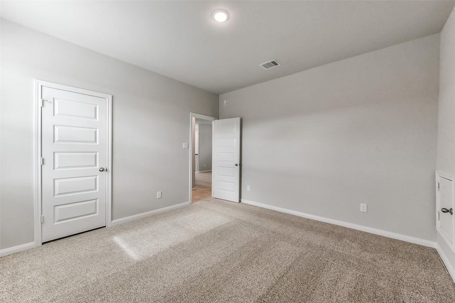 Spacious, unfurnished interior of a new home in , Houston (Image 31).