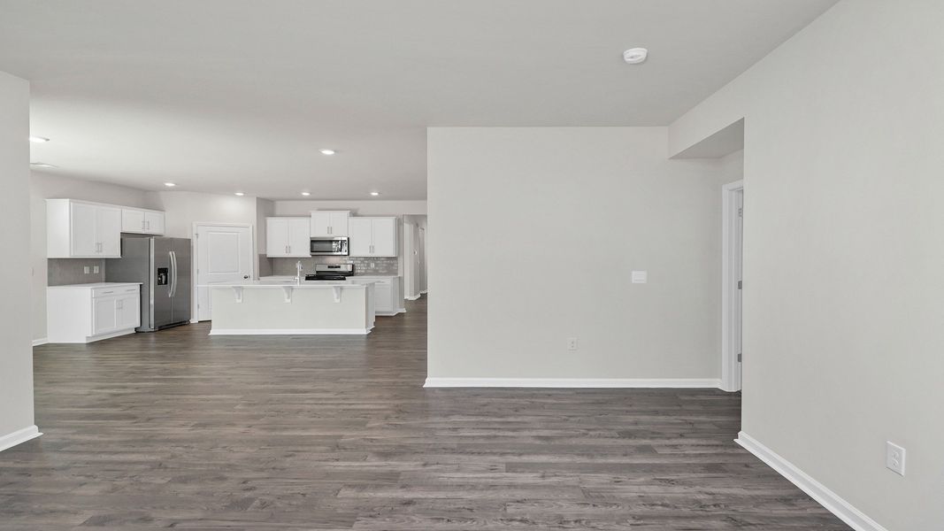 Spacious, unfurnished interior of a new home in Sease's Pond, Gilbert (Image 22).