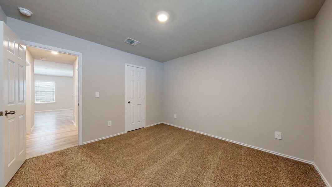 Spacious, unfurnished interior of a new home in Turnbo Ranch, Killeen (Image 16).