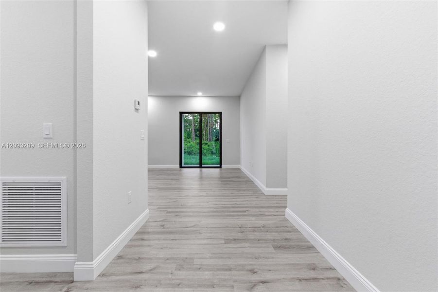 Spacious, unfurnished interior of a new home in , Lehigh Acres (Image 20).