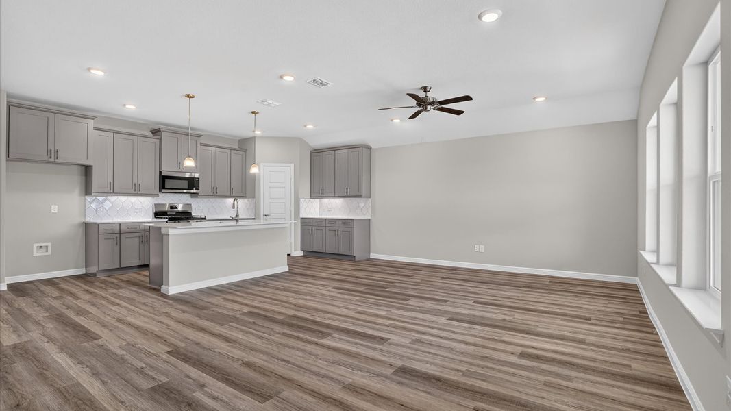 Spacious, unfurnished interior of a new home in Sandstone Estates, Granbury (Image 12).