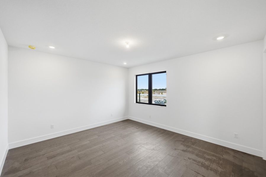 77-print-10140-royal-ascot-avenue