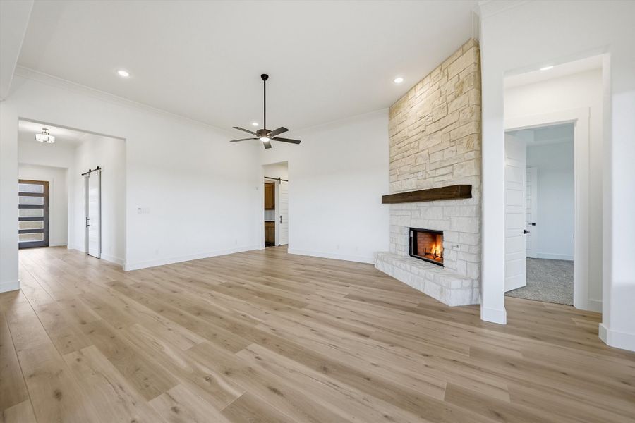 Spacious, unfurnished interior of a new home in Eagle Ridge Estates, Weatherford (Image 29).