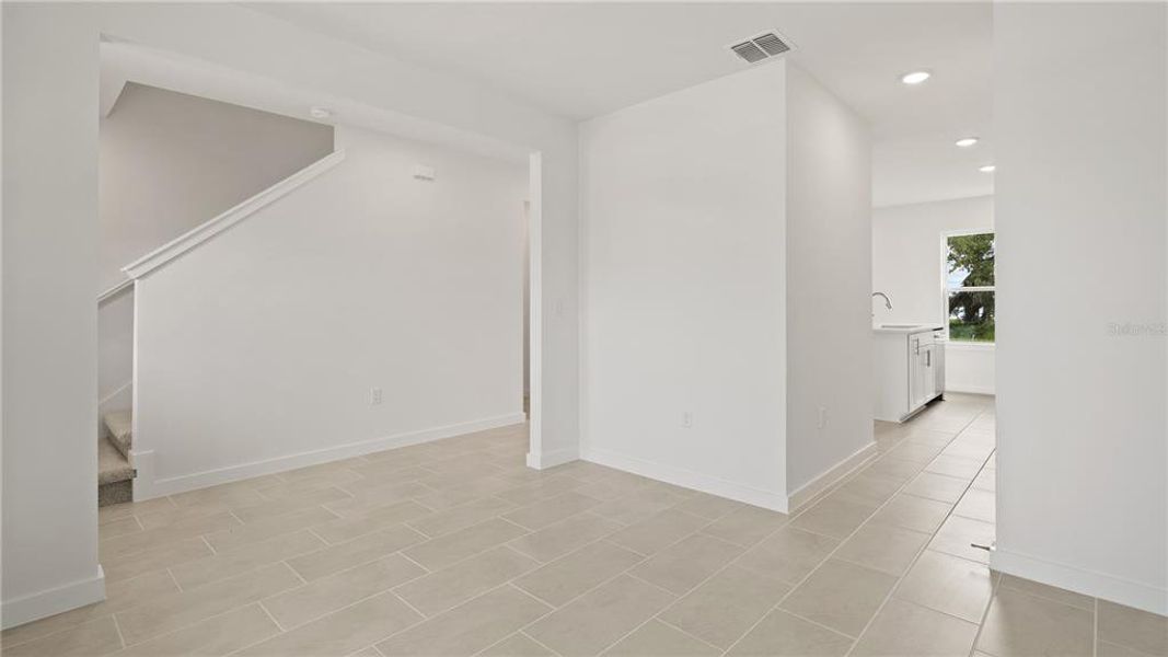 Spacious, unfurnished interior of a new home in Willowbrook North, Winter Haven (Image 38).