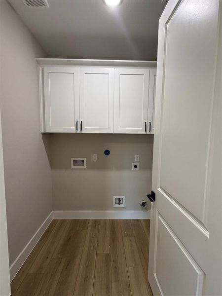 Spacious, unfurnished interior of a new home in , Spring (Image 13).