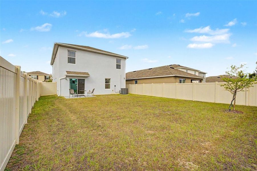 Exterior details and patio area of a home in , Zephyrhills (Image 4).