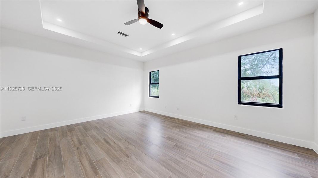 Spacious, unfurnished interior of a new home in , Davie (Image 8).