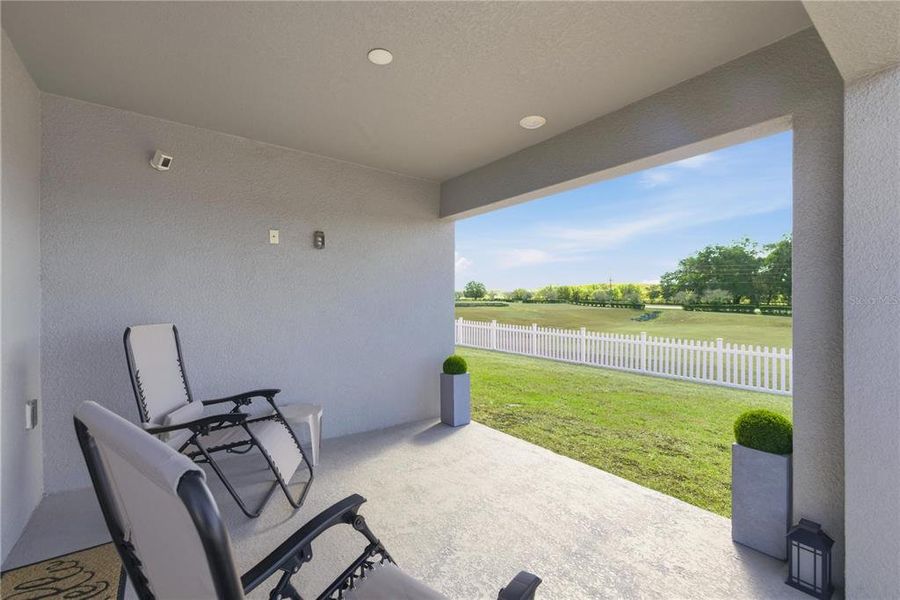 Exterior details and patio area of a home in Summercrest, Ocala (Image 25).