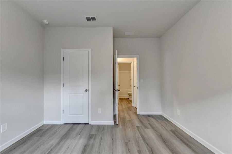 Spacious, unfurnished interior of a new home in , Lawrenceville (Image 24).