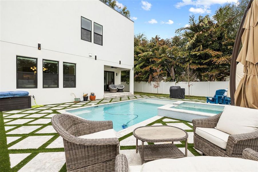 Exterior details and patio area of a home in , Tampa (Image 4).