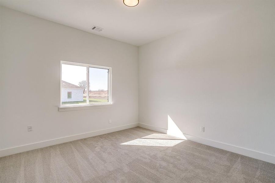 Spacious, unfurnished interior of a new home in Waterfall Ranch, Waxahachie (Image 37).