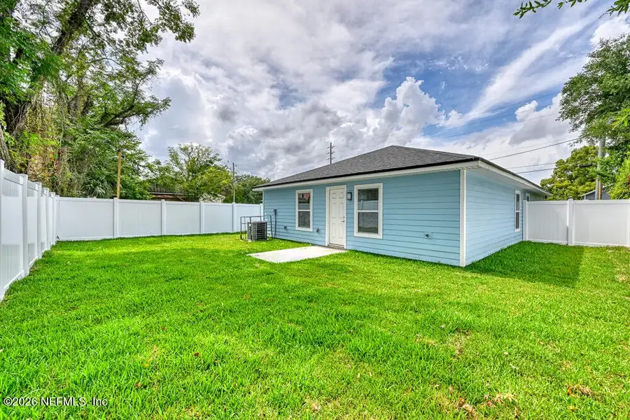 Exterior details and patio area of a home in , Jacksonville (Image 19).