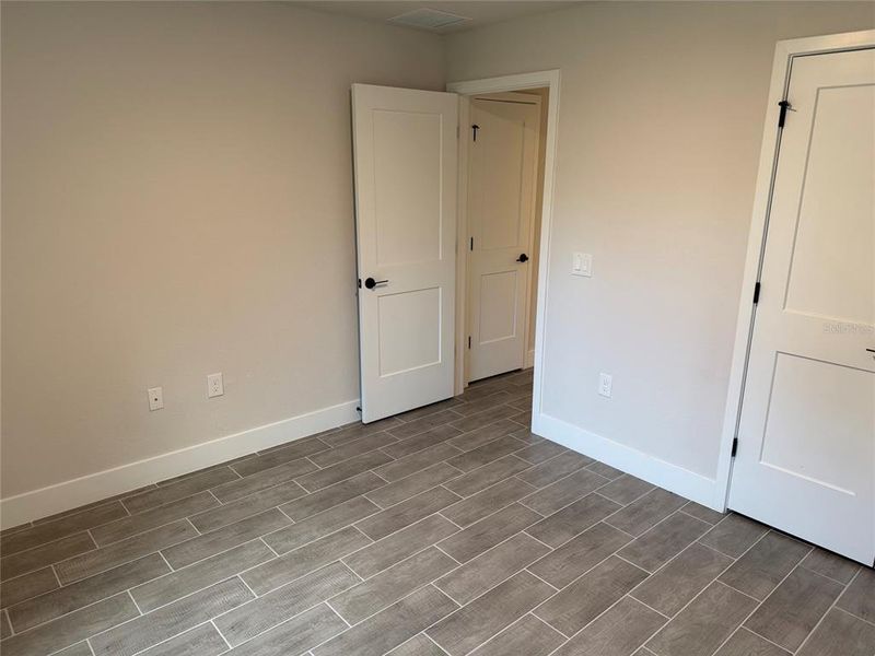 Spacious, unfurnished interior of a new home in Port Charlotte, Port Charlotte (Image 14).