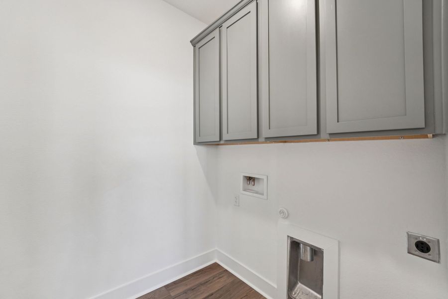 Spacious, unfurnished interior of a new home in Avery Centre, Round Rock (Image 27).